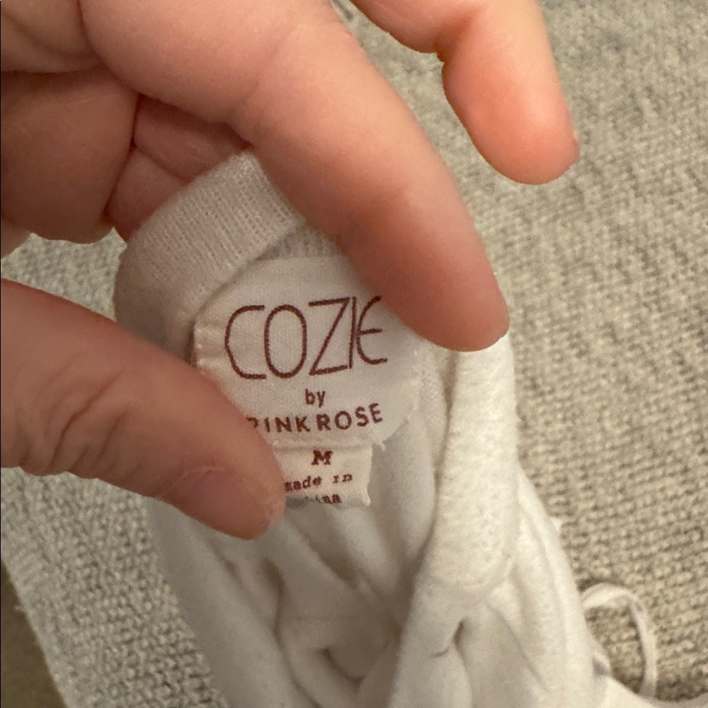 Cozie by Pink Rose Cream Lightning Bolt Lounge Set – Size Medium - Picture 5 of 5